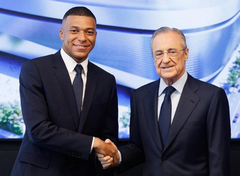 مبابي مع رئيس ريال مدريد بيريز