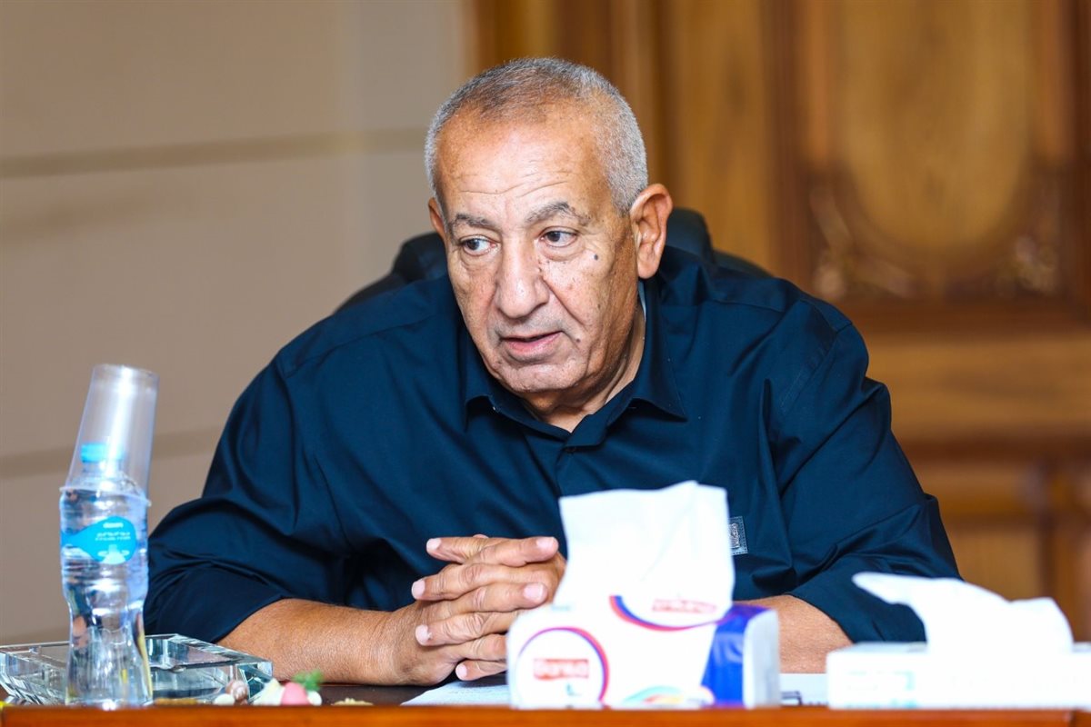 كمل أبو علي
