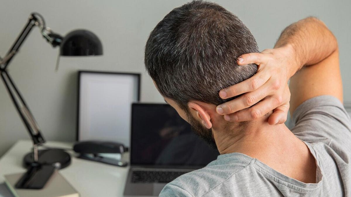 أسباب الصداع خلف الرأس 