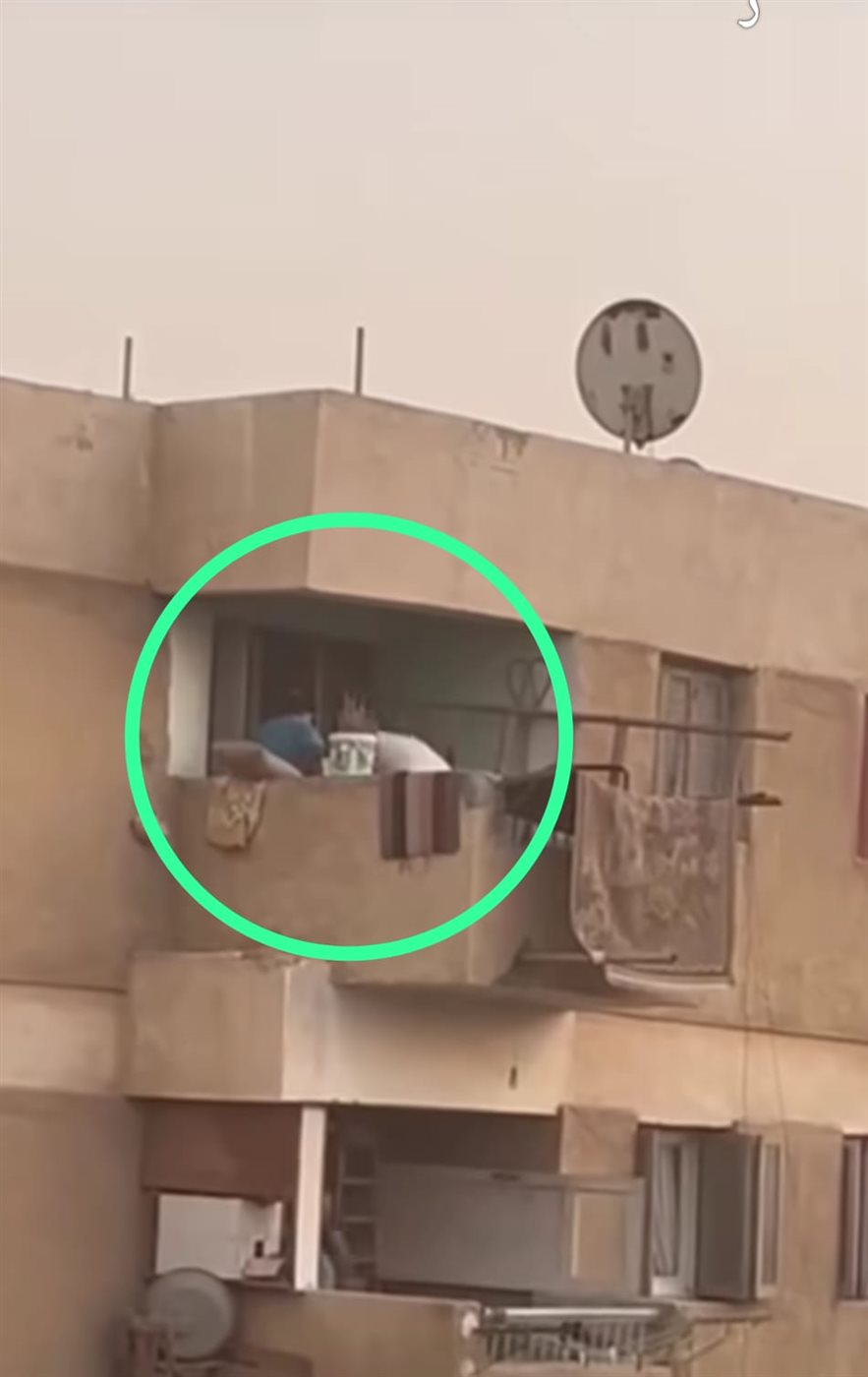 ضبط أب وأم بتهمة تعذيب طفلتهما في العاشر من رمضان