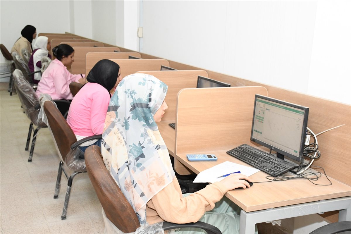 الجامعة