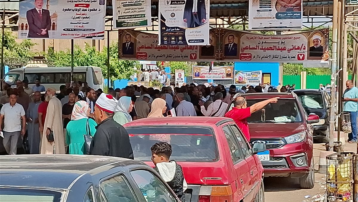 جانب من التصويت بالانتخابات