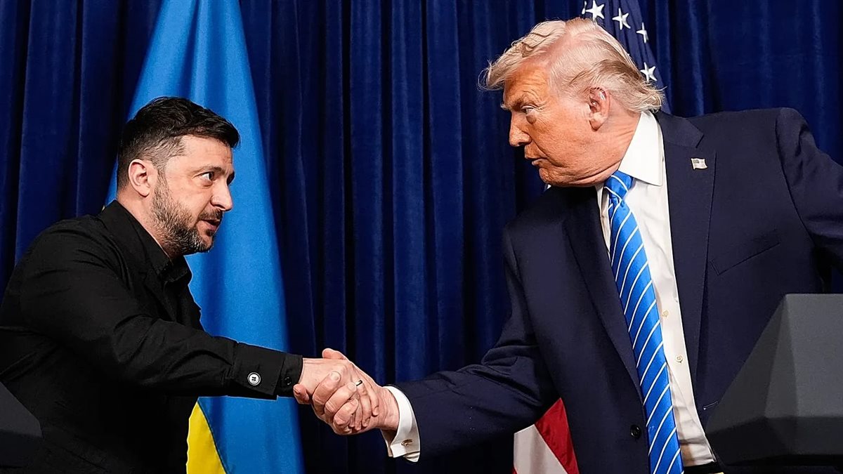 الرئيس الأمريكي دونالد ترامب ونظيره الأوكراني
