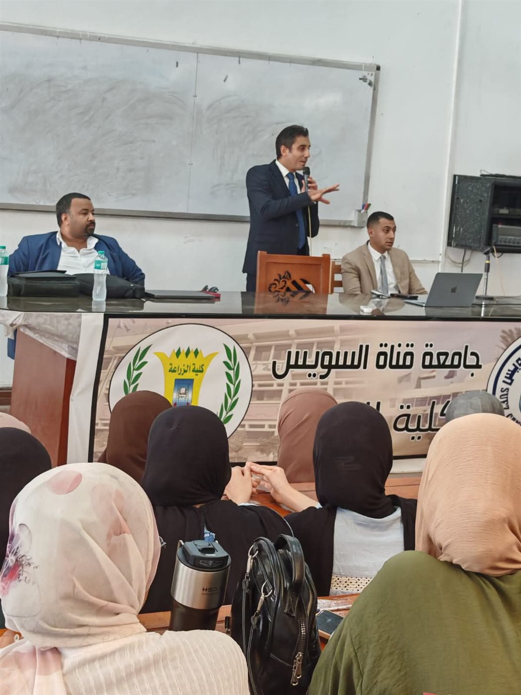 فاعليات الندوة