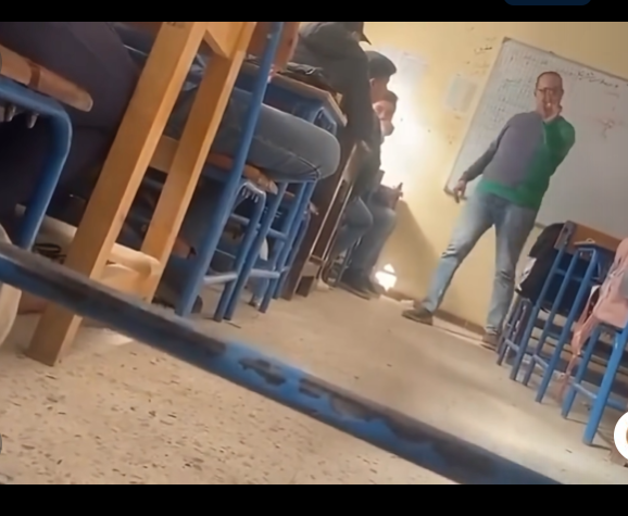 فيديو معلم الفيزياء بدمياط