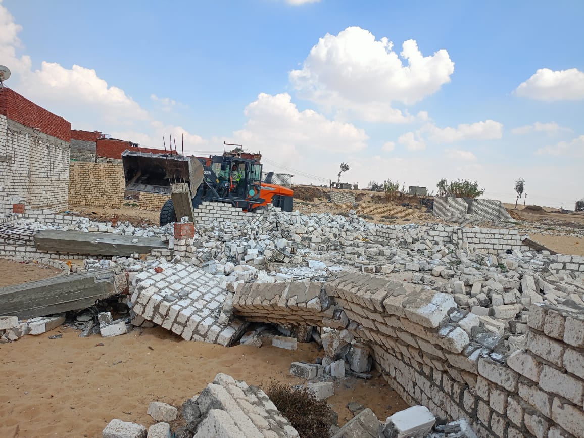 جانب من حملات إزالة التعديات بمدينة أبوصوير