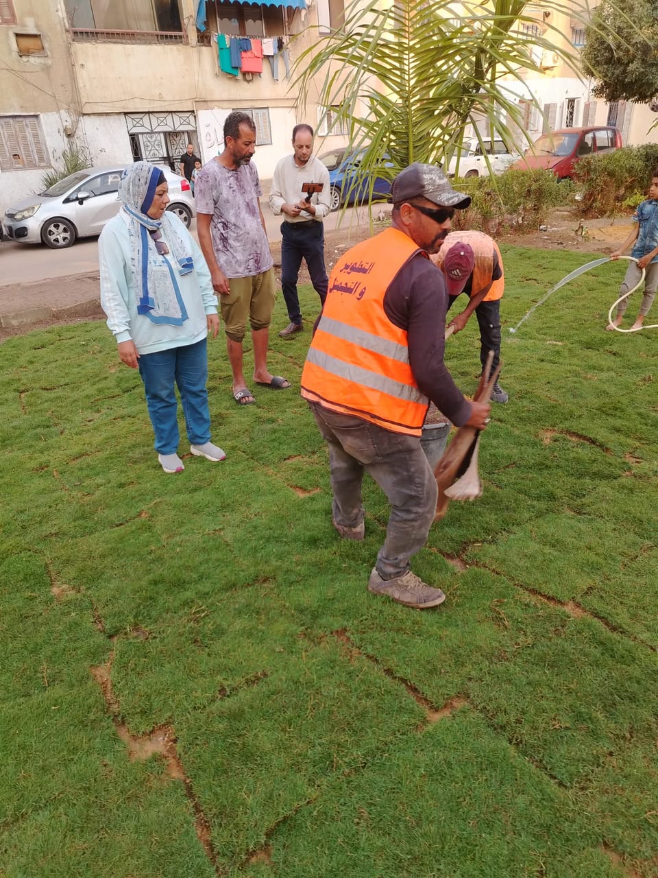 جانب من أعمال إعادة الحديقة