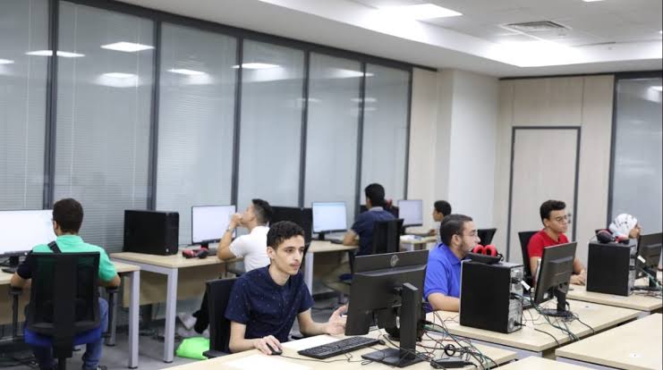 طلاب الجامعات