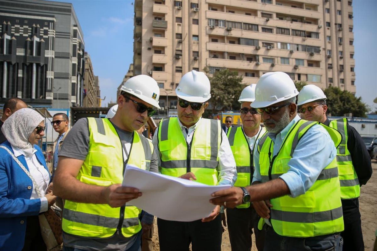 جولة وزير قطاع الأعمال