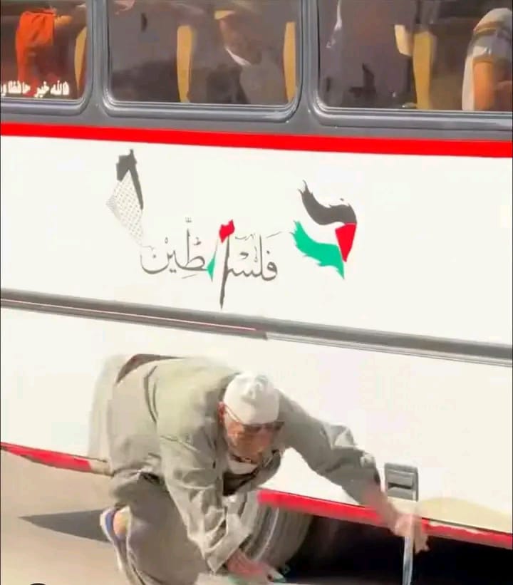 سقوط مسن من أتوبيس