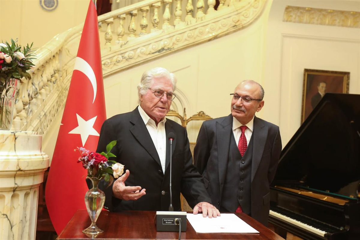 الفنان حسين فهمي والسفير التركي