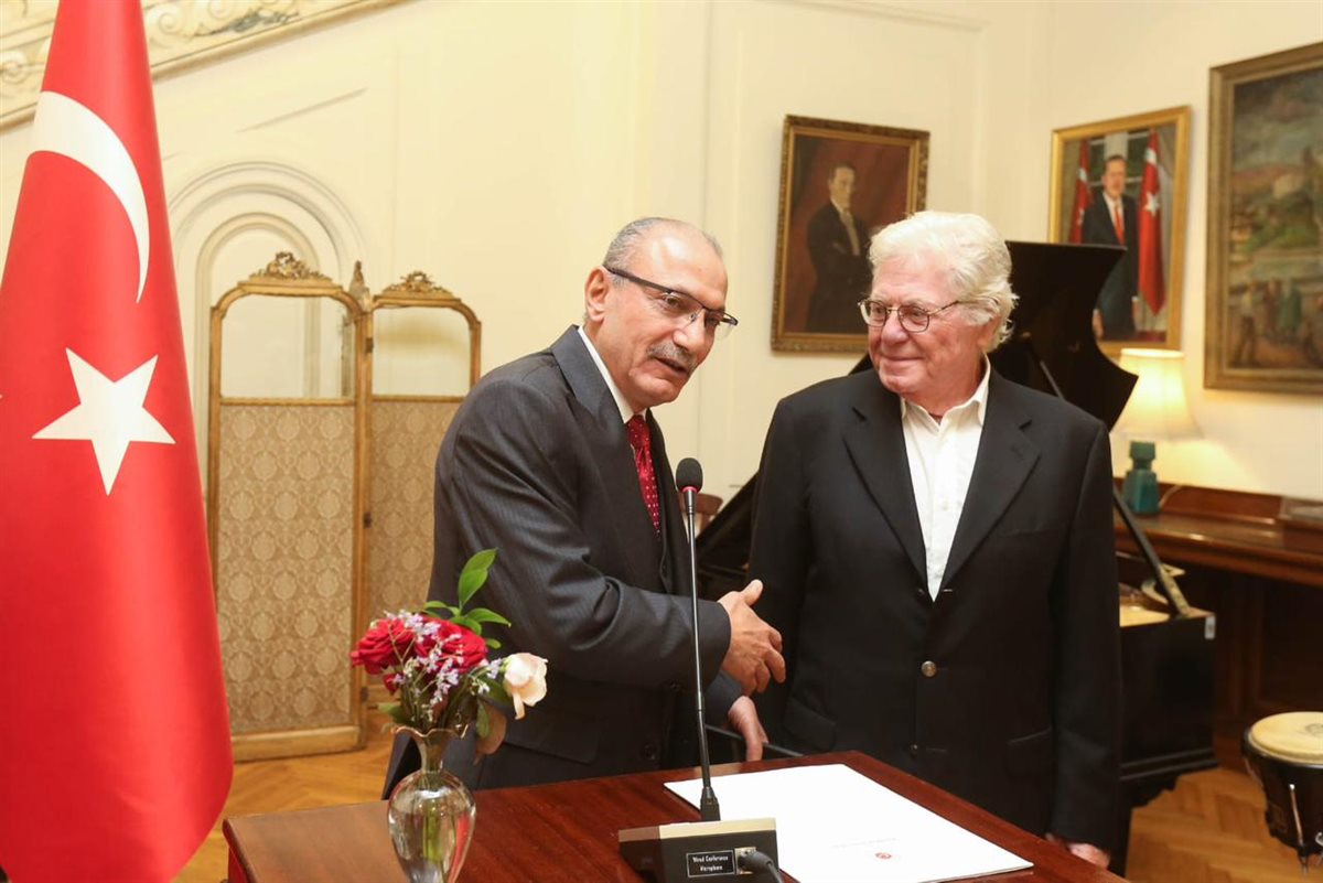 حسين فهمي والسفير التركي