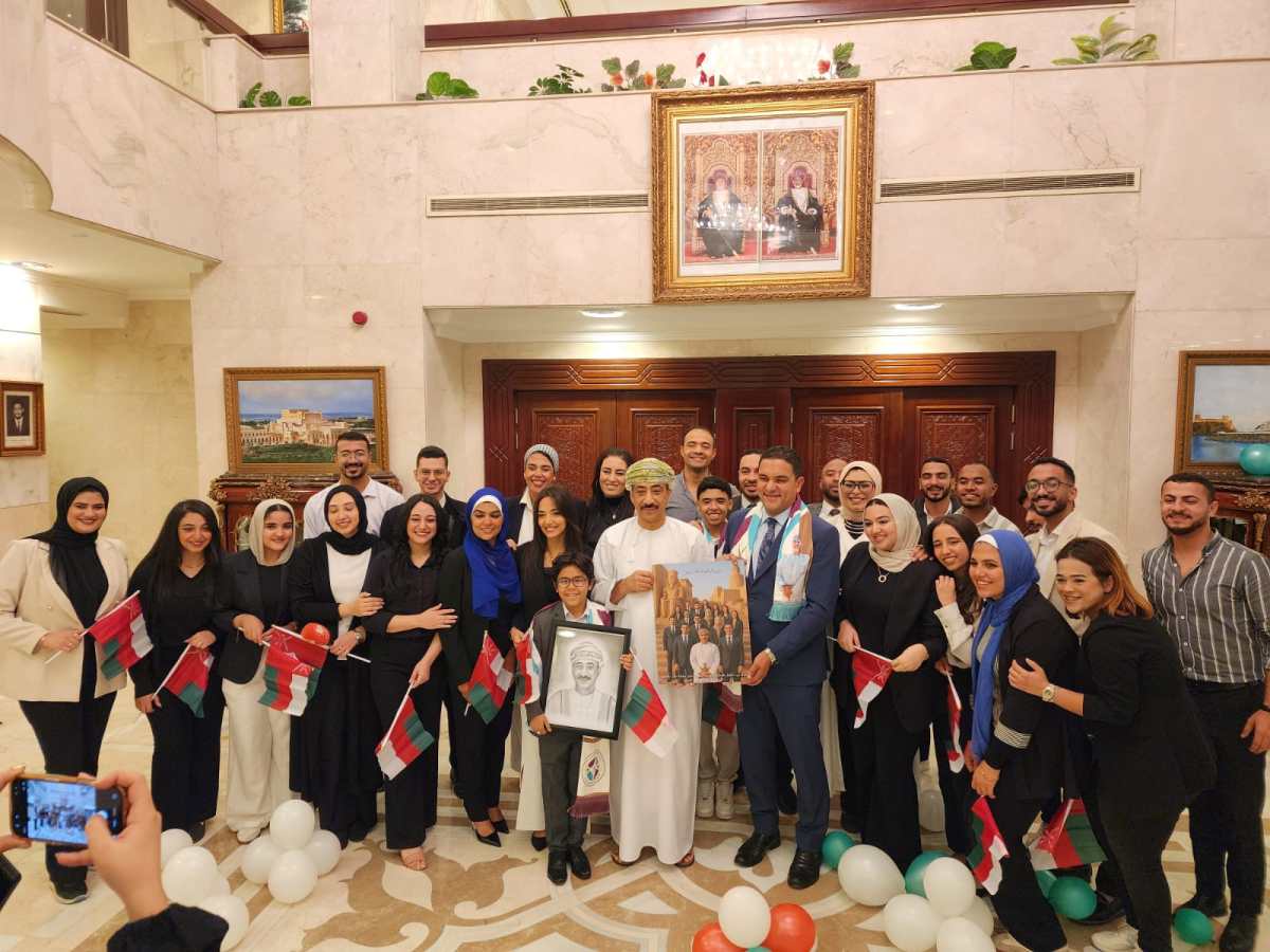 سفير سلطنة عمان يشهد بروفة العرض المصري قبل الاحتفال باليوم الوطني العُماني 