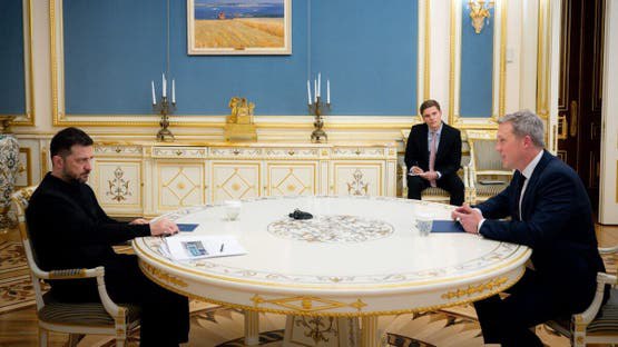 رئيس الوزراء البريطاني كير ستارمر والرئيس الأوكراني فولوديمير زيلينسكي 