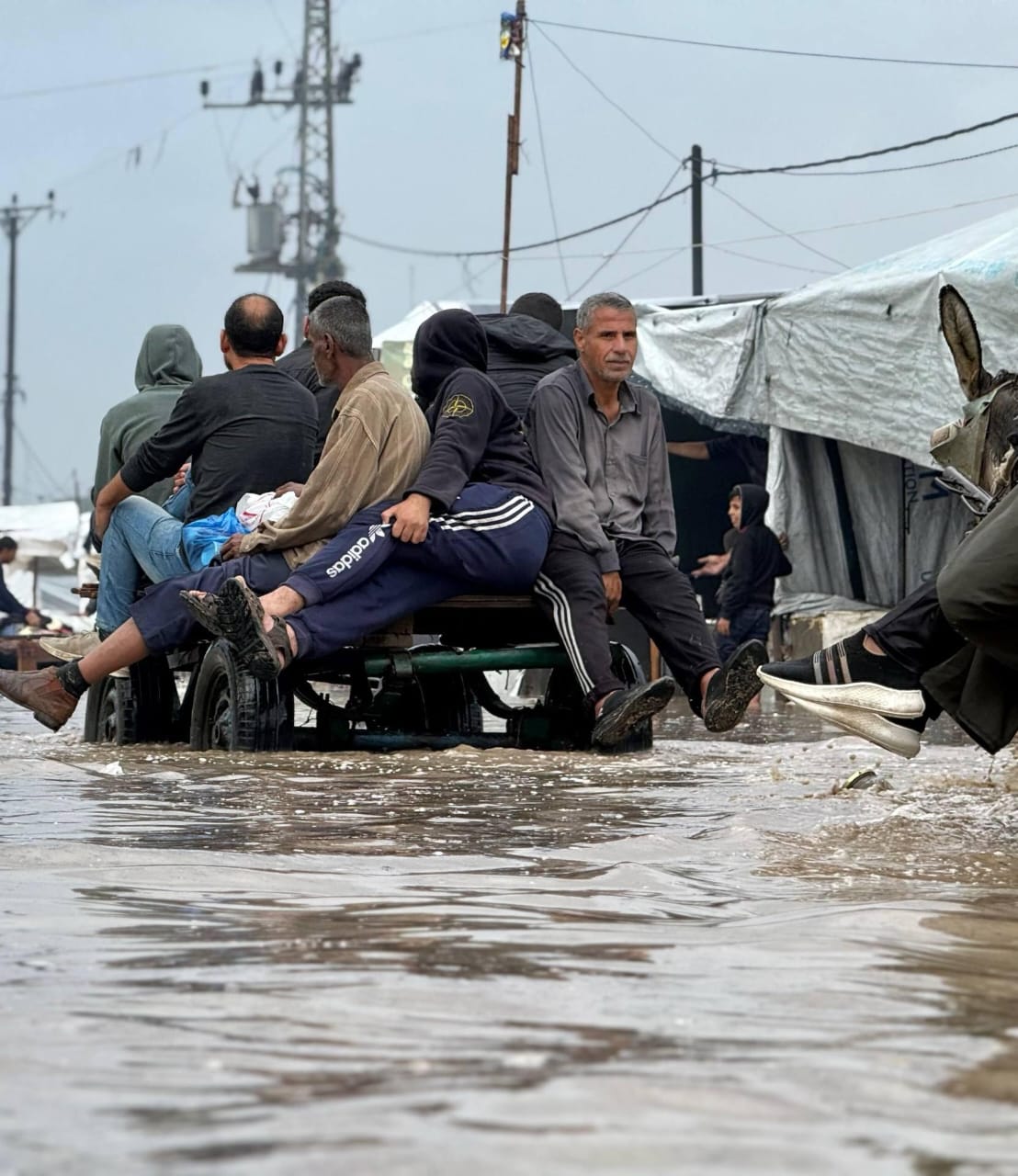 أمطار الشتاء تغرق خيام غزة