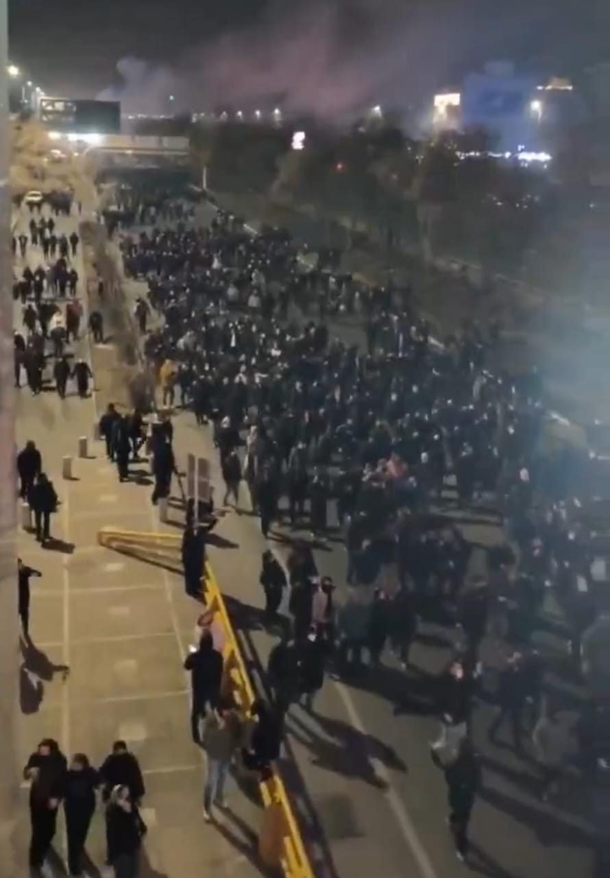 احتجاجات إيران تخرج عن السيطرة