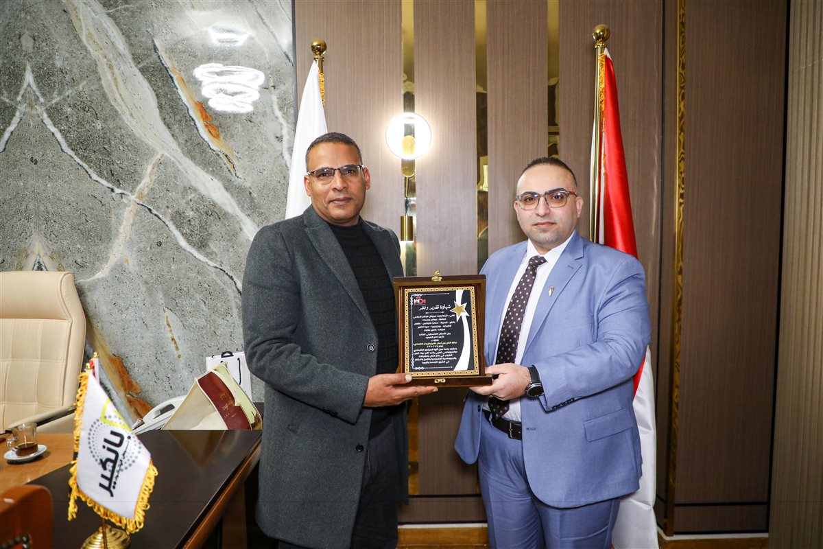 رئيس تحرير موقع تفصيلة يكرم أحمد ناصر أبو صوير