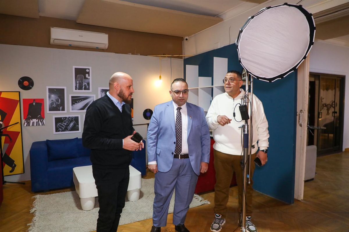 جولة أحمد ناصر أبو صوير في استديوهات وايت ديجيتال