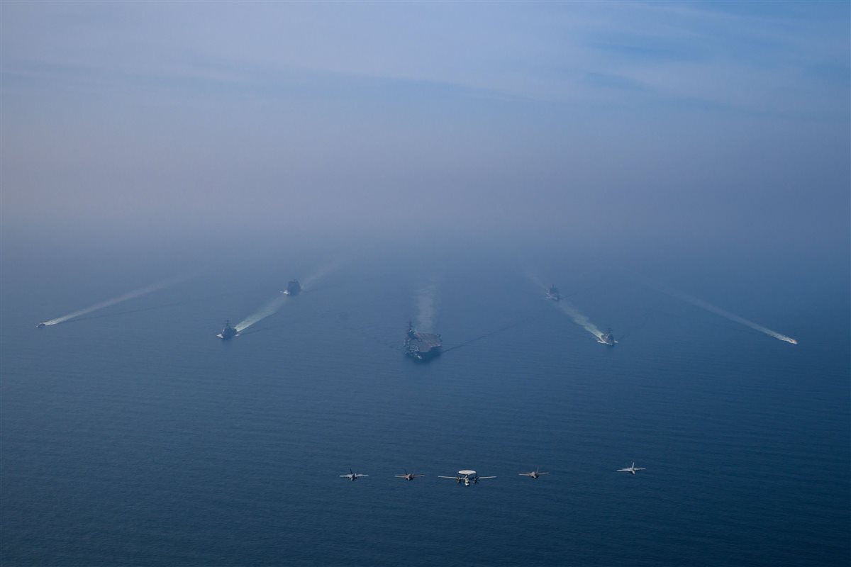 حاملة الطائرات الأميركية يو إس إس أبراهام لينكولن