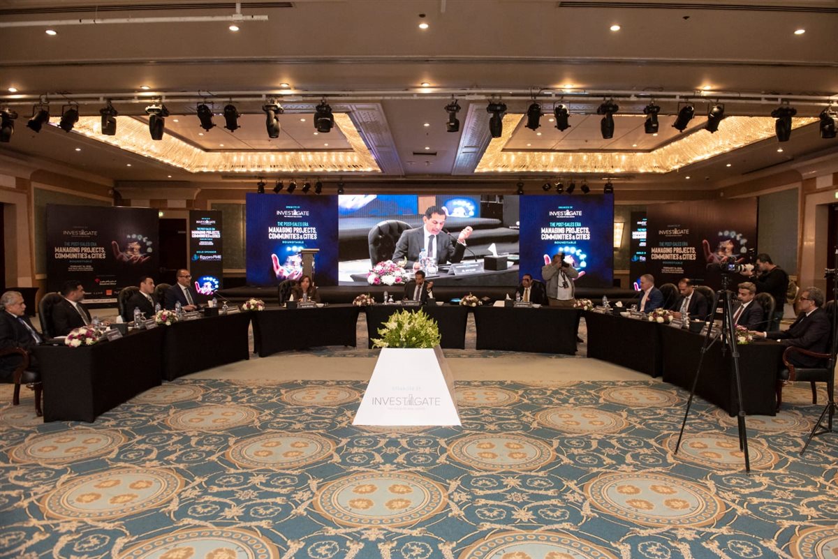 جانب من المائدة المستديرة