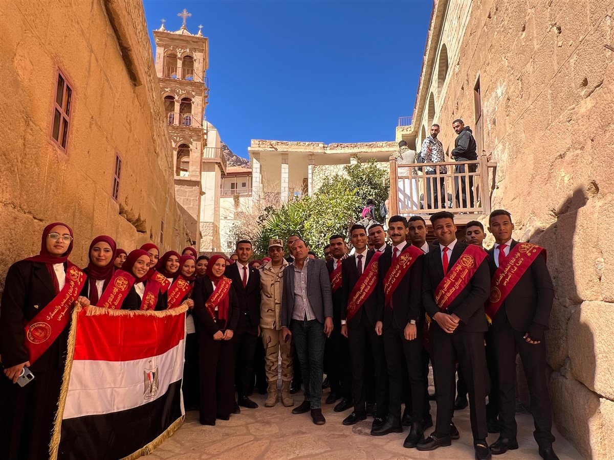 طلاب جامعة قناة السويس في زيارة لدير سانت كاترين&nbsp;