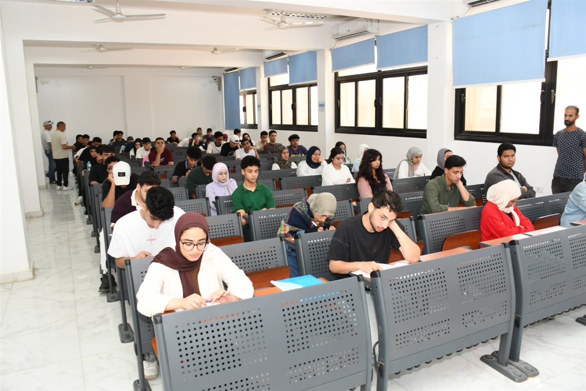 جولة رئيس الجامعة باللجان