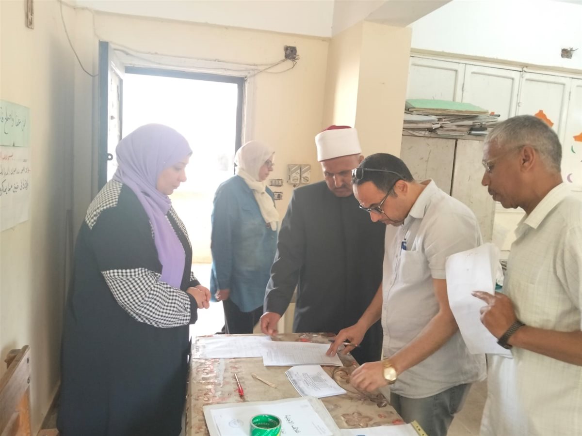رئيس منطقة الإسماعيلية الأزهرية خلال الجولة