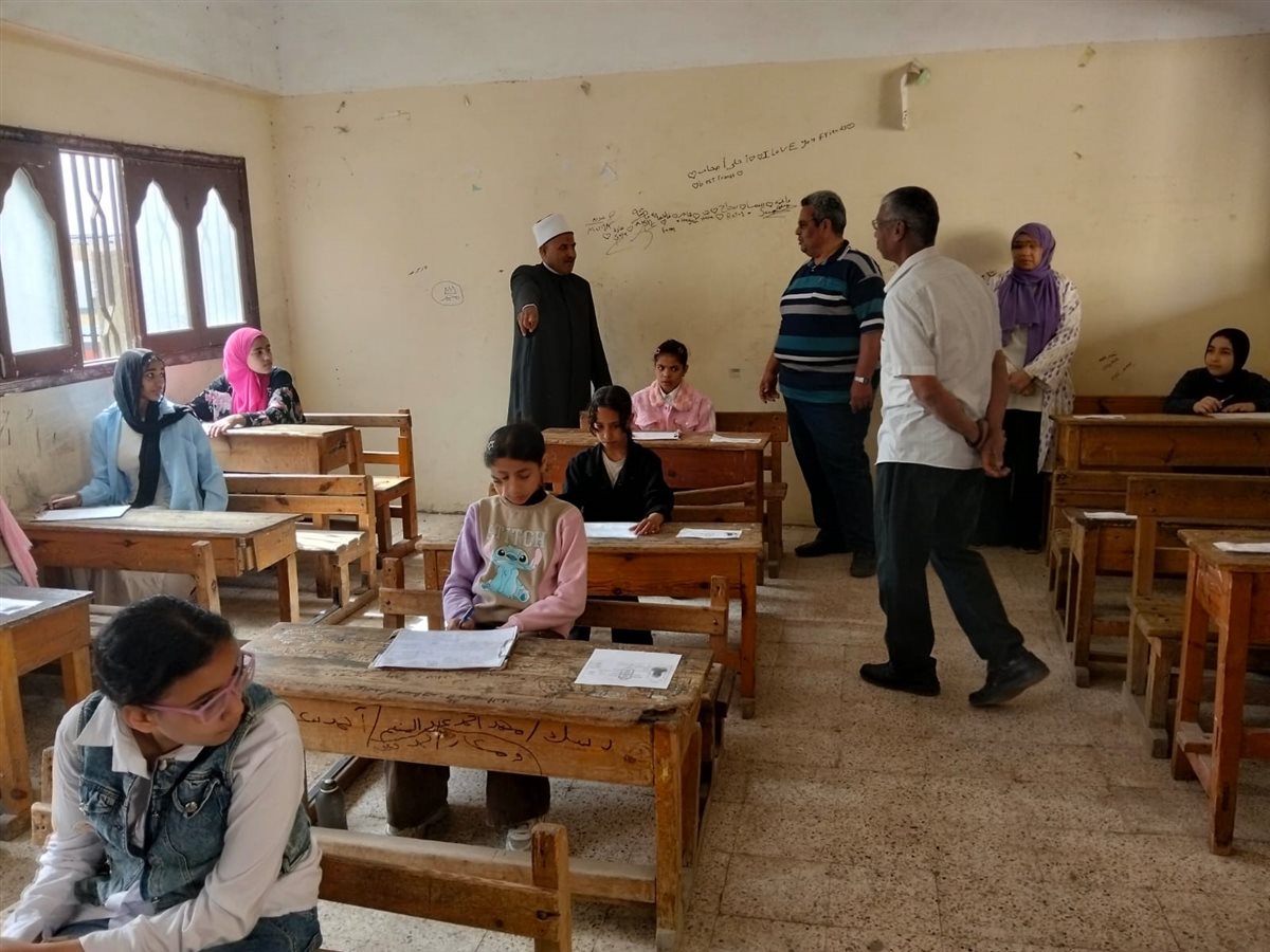 رئيس منطقة الإسماعيلية الأزهرية خلال الجولة