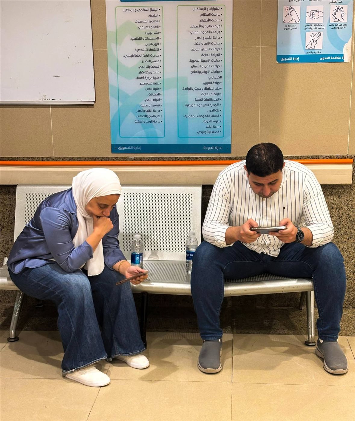 مدير فرع الرعاية الصحية ووكيل وزارة الصحة بالإسماعيلية، يشرفان على عملية إنقاذ المصابين