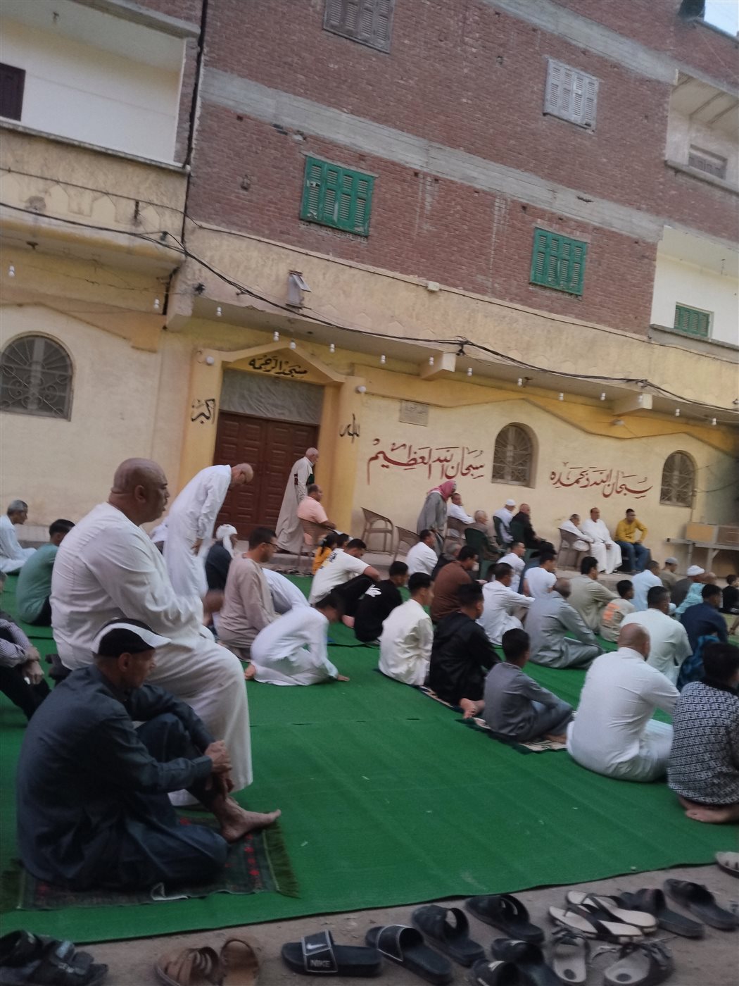 المصلين أثناء خطبة صلاة عيد الأضحى في الإسكندرية&nbsp;
