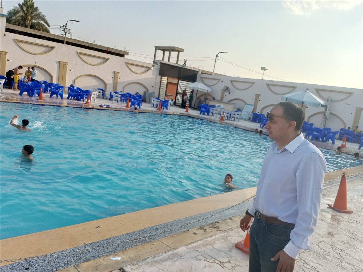 حمامات السباحة بمراكز الشباب