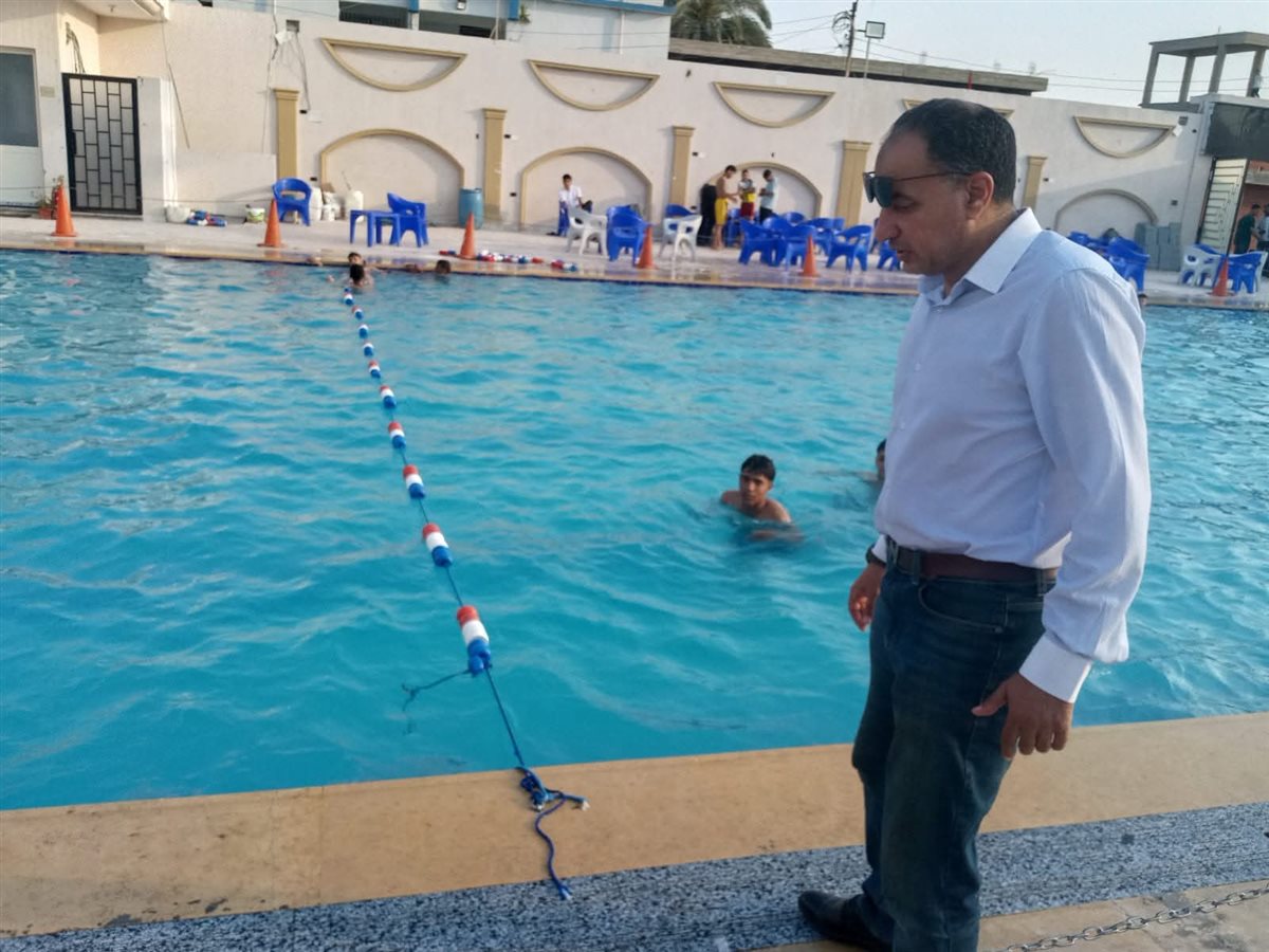 حمامات السباحة بمراكز الشباب