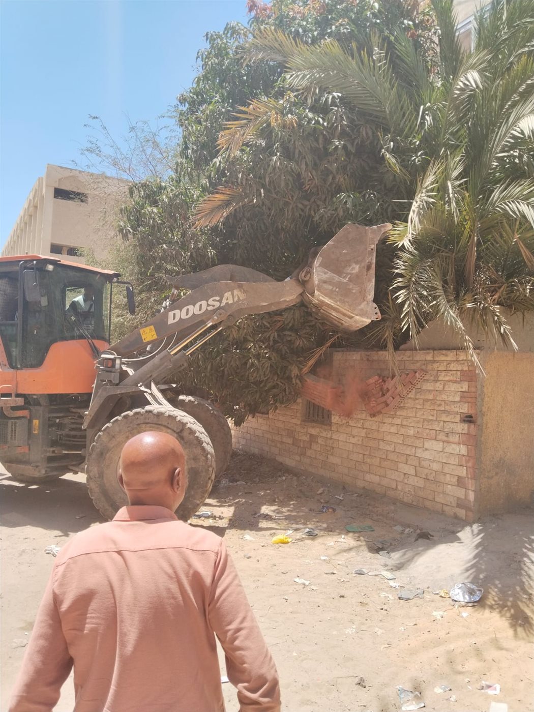 إزالة الإشغالات والتعديات المخالفة بحي ثالث بالإسماعيلية