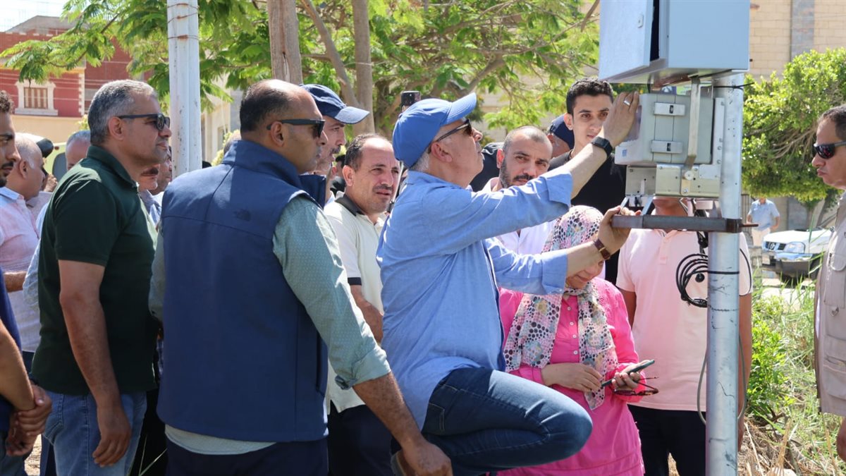 جانب من زيارة وزير الرى للإسماعيلية اليوم