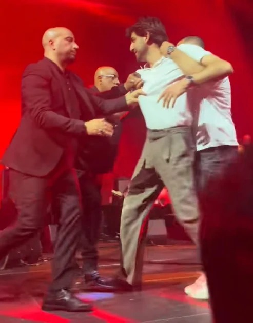اقتحام معجب حفل جورج وسوف&nbsp;