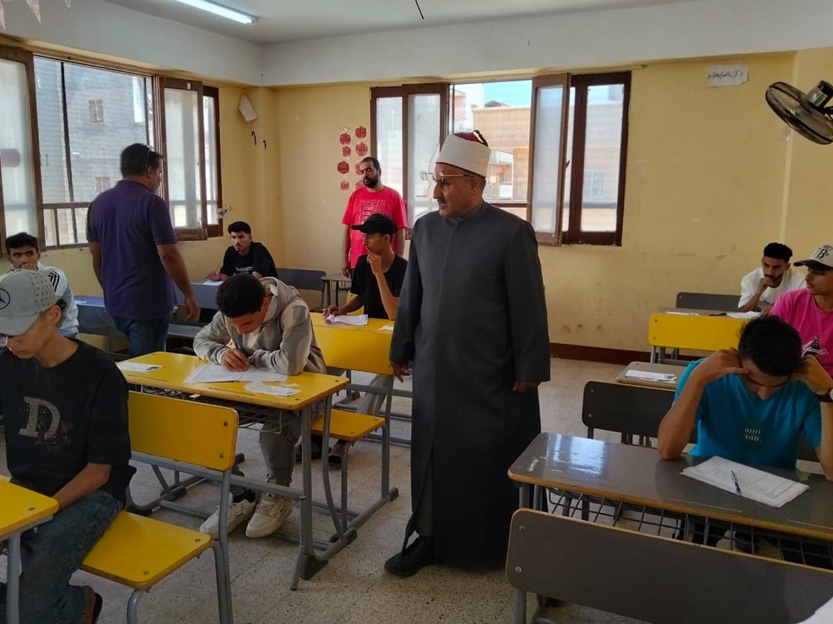 جانب من جولة رئيس الإدارة المركزية لمنطقة الإسماعيلية
