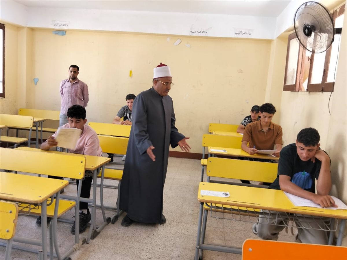 جانب من جولة رئيس الإدارة المركزية لمنطقة الإسماعيلية