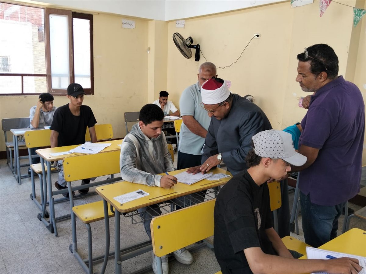 جانب من جولة رئيس الإدارة المركزية لمنطقة الإسماعيلية