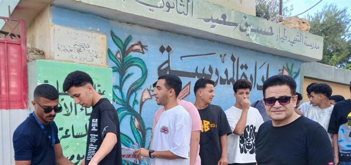 لحظة خروج الطلاب من اللجان الامتحانية