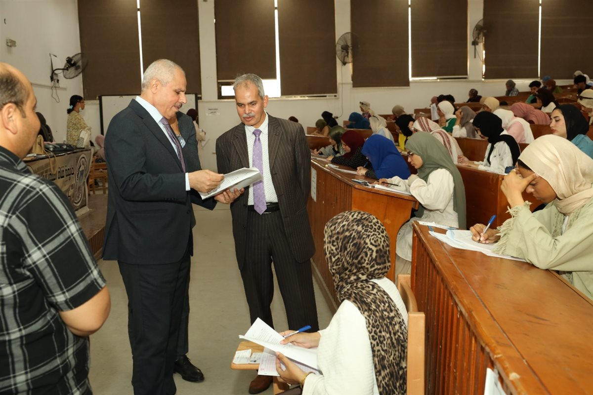 جانب من الامتحانات