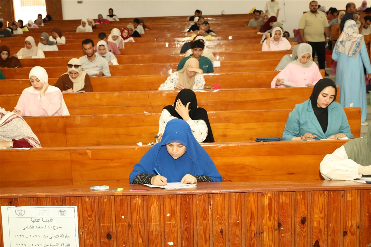 جانب من الامتحانات
