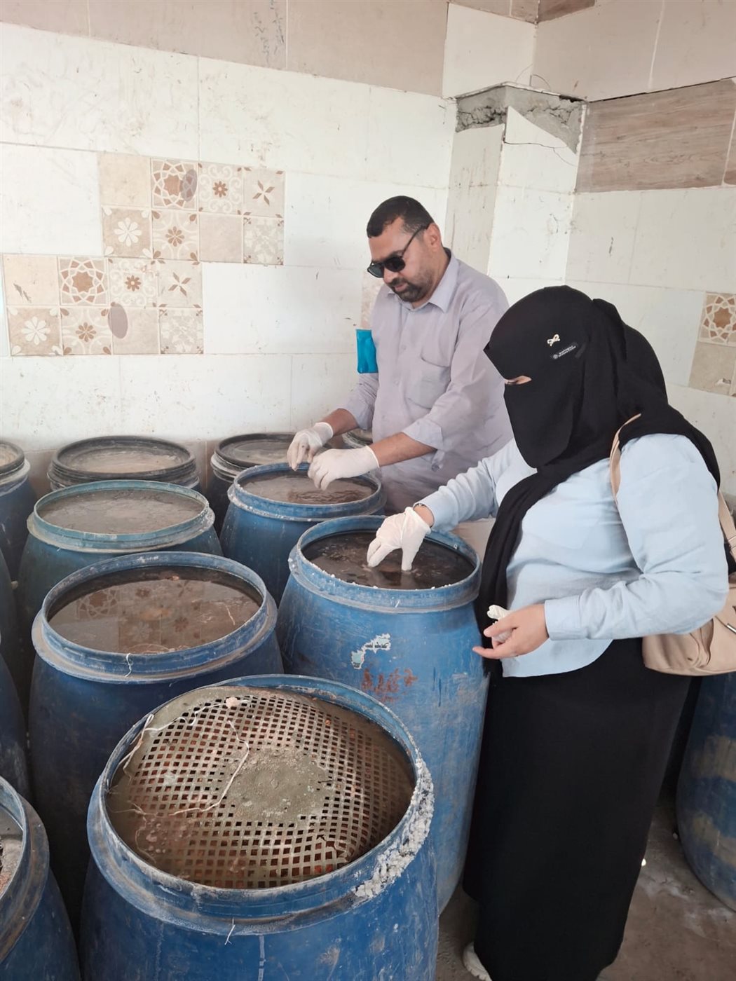 ضبط مخللات فاسدة بمصنع غير مرخص بالإسماعيلية