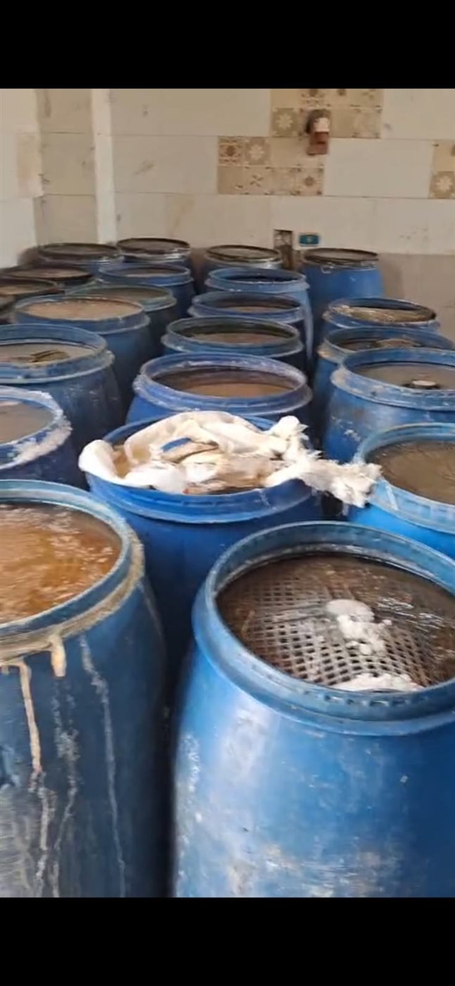 ضبط مخللات فاسدة بمصنع غير مرخص بالإسماعيلية