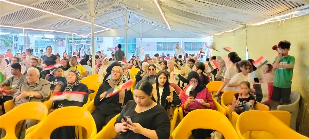 جماهير الإسماعيلية يتابعون المباراة بمراكز الشباب