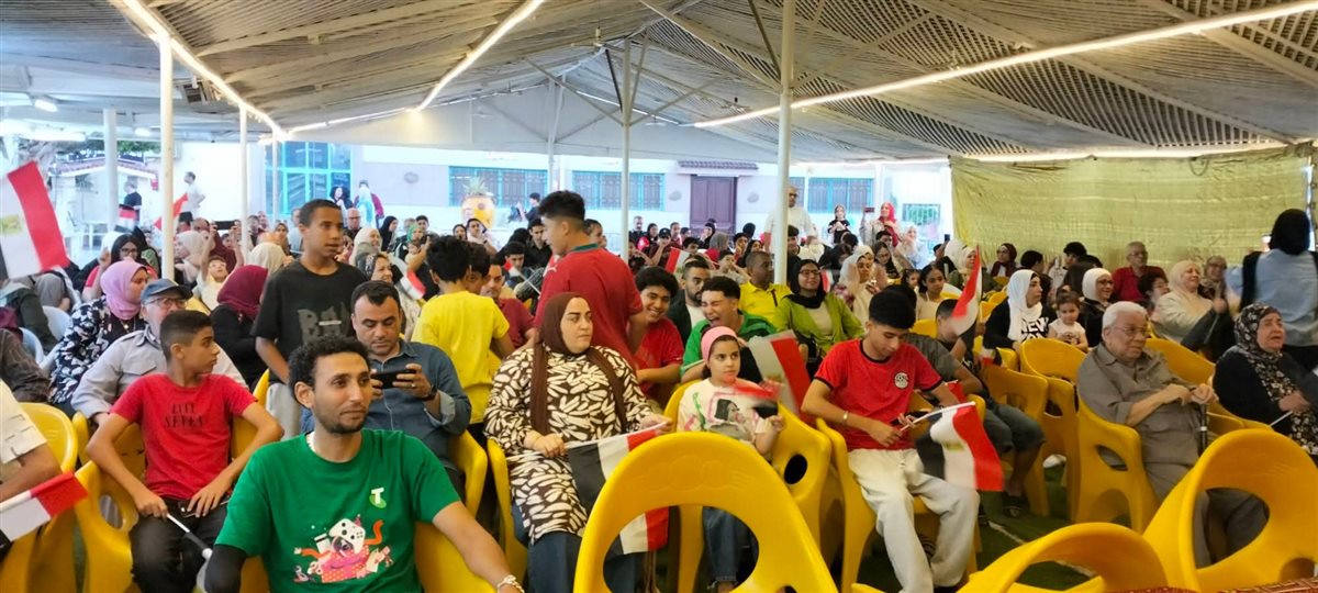 جماهير الإسماعيلية يتابعون المباراة بمراكز الشباب