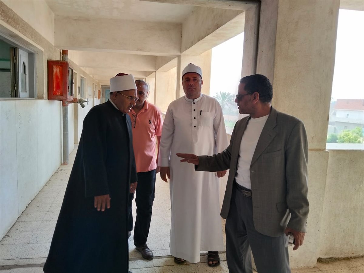 جانب من جولة رئيس الإدارة المركزية لمنطقة الإسماعيلية الأزهرية باللجان الامتحانية بإدارة ابوصوير التعليمية