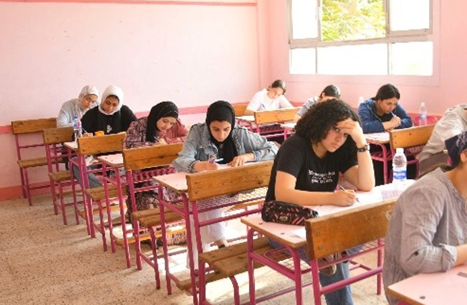 طلاب الدبلومات الفنية