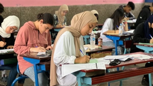 طلاب الدبلومات الفنية