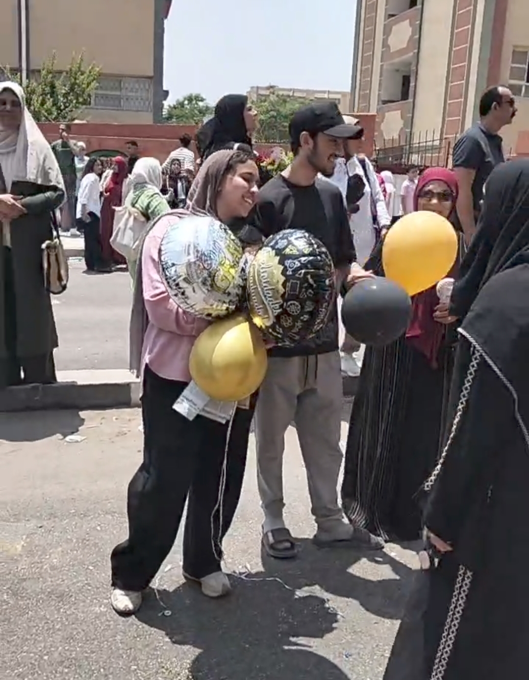جانب من احتفالات الطلاب