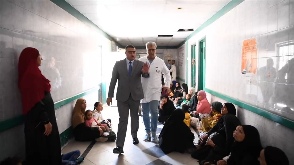 زيارة مفاجئة من محافظ قنا لمستشفى قنا العام